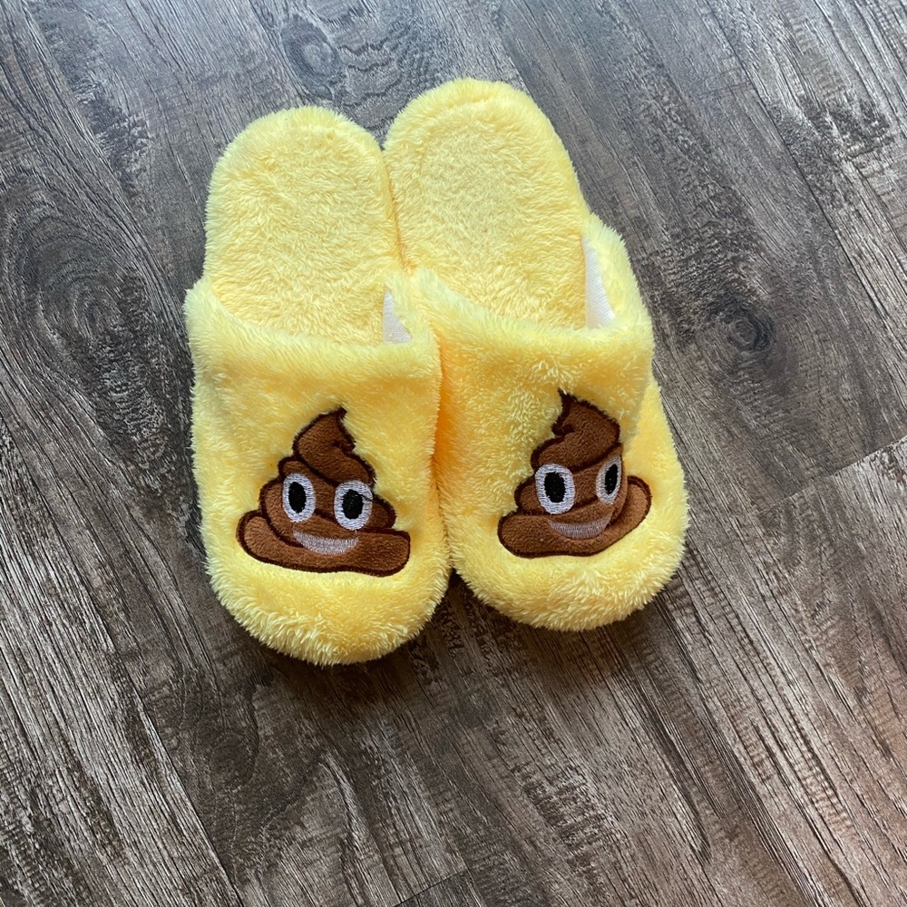 Like New Emoji 💩 slippers - size 36-37 (5/6)
